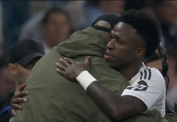 حمایت کمپانی از وینیسیوس؛ «بازیکنان متفاوت برای فوتبال ضروری‌اند»