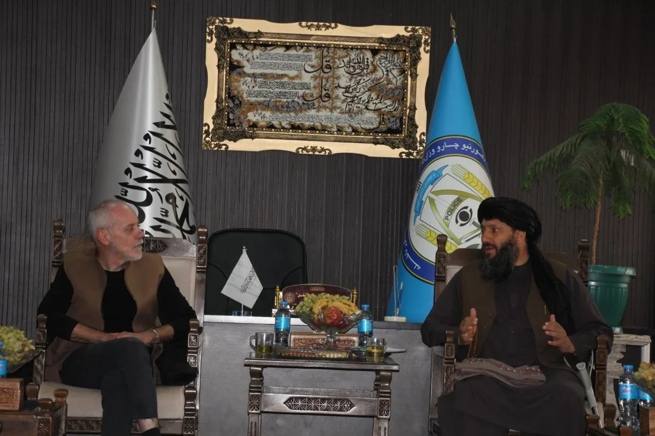 معاون یوناما با والی بامیان درباره حقوق بشر گفتگو کرد  